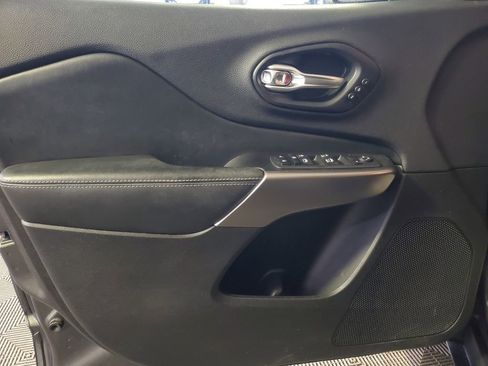 Used 2020 Jeep Cherokee Limited image 13