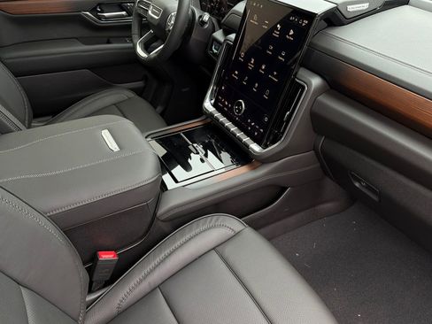 New 2026 GMC Yukon XL Denali w/ Sun & Power Step Package AWD/4WD image 18