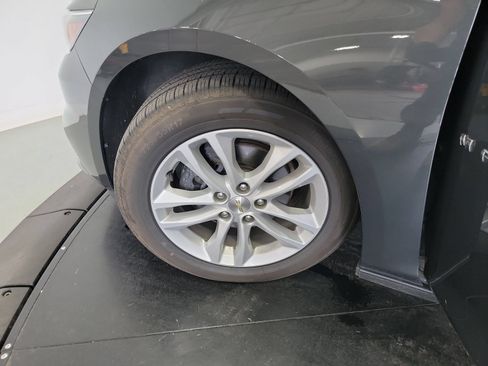 Used 2018 Chevrolet Malibu LT FWD image 29