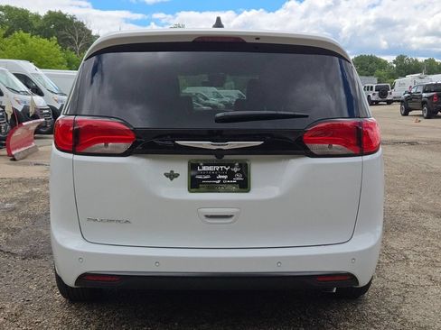 New 2027 Chrysler Pacifica LX FWD image 12