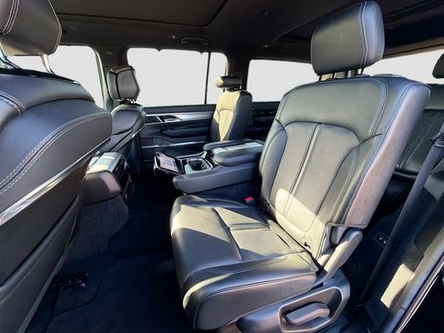 Used 2022 Jeep Grand Wagoneer Series I image 23