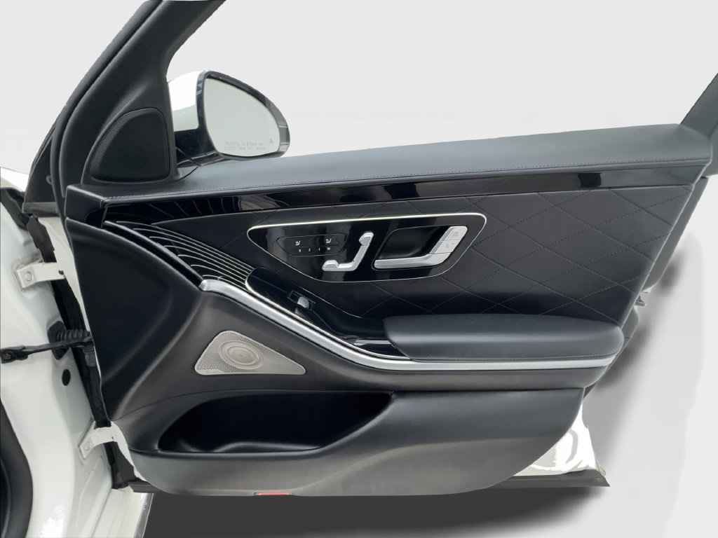 Used 2022 Mercedes-Benz S 500 4MATIC w/ AMG Line Package image 34