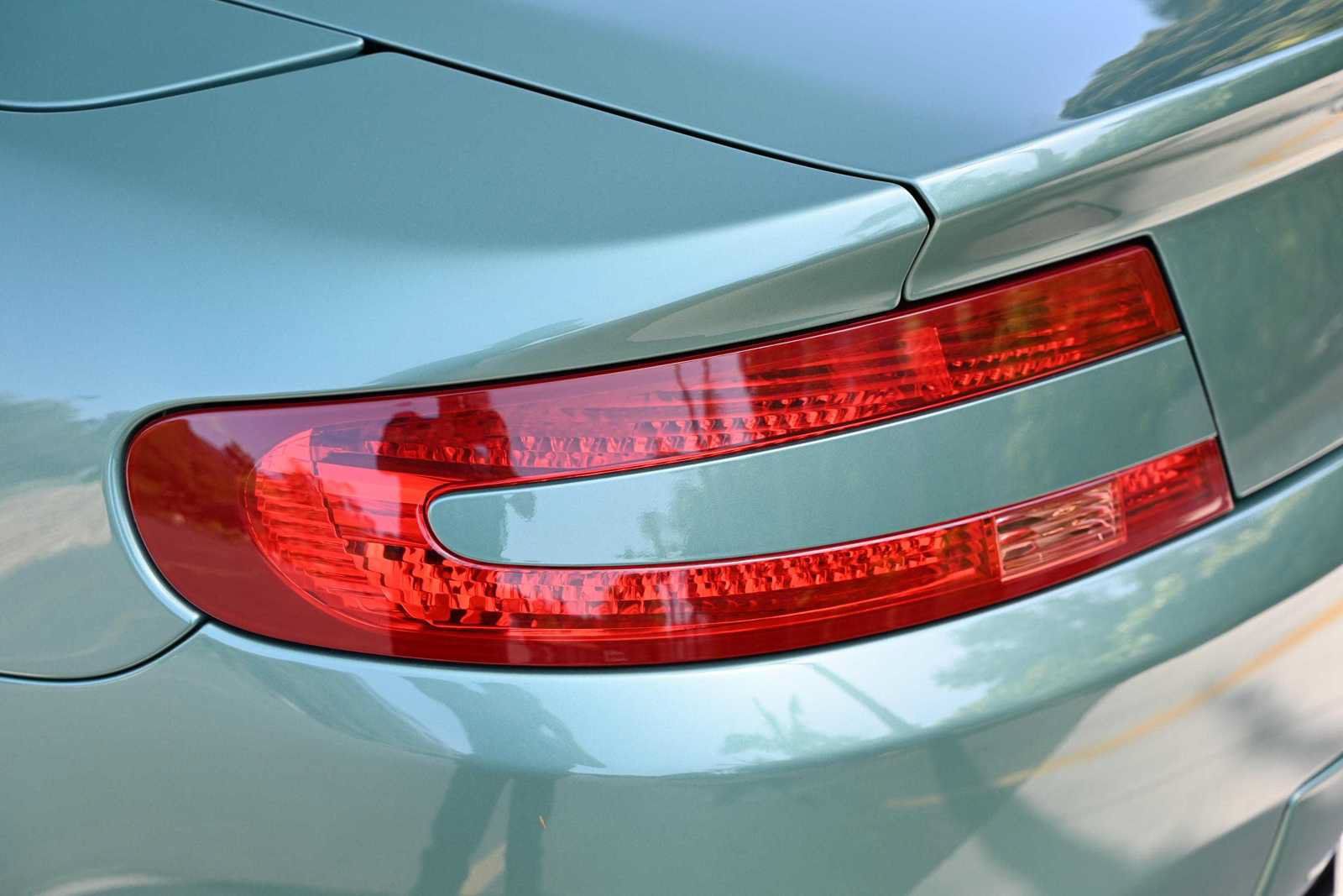 Used 2008 Aston Martin V8 Vantage Roadster RWD image 22