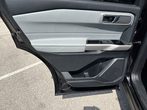 Used 2022 Ford Explorer XLT w/ Equipment Group 202A image 23