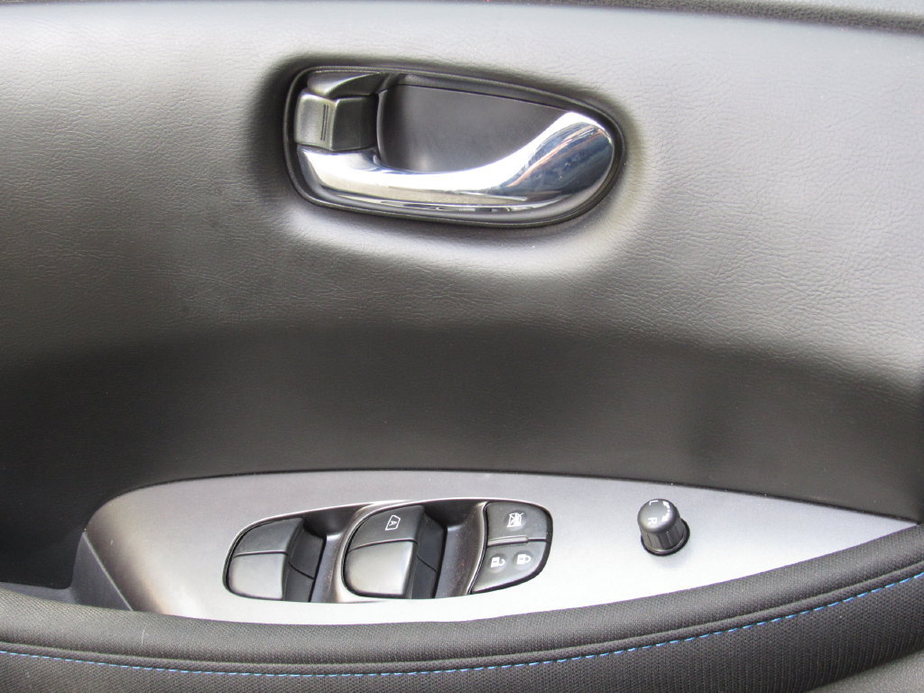 Used 2025 Nissan Leaf S FWD image 31