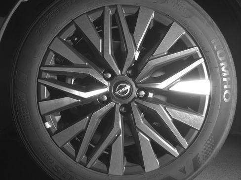 Used 2025 Nissan Altima 2.5 SV FWD image 12