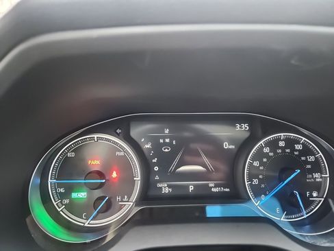 Used 2022 Toyota Venza Limited image 17