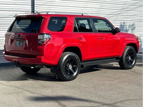 Used 2020 Toyota 4Runner SR5 image 10