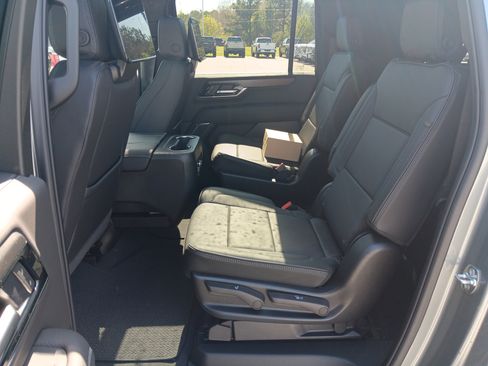 New 2026 GMC Yukon XL Denali w/ Denali Reserve Package image 17