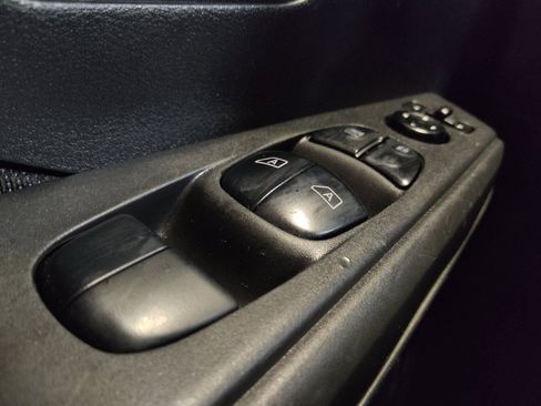 Used 2024 Nissan Kicks S FWD image 27