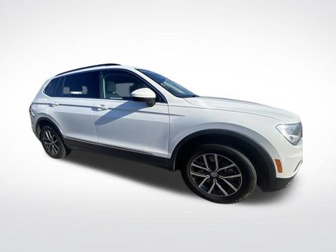 Used 2020 Volkswagen Tiguan SE w/ Panoramic Sunroof Package AWD/4WD image 6