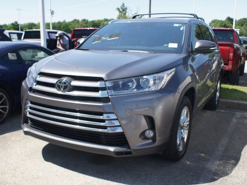 Used 2018 Toyota Highlander Limited FWD image 1