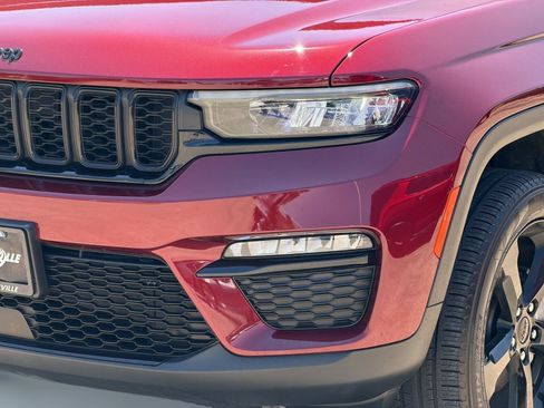 Used 2024 Jeep Grand Cherokee Limited w/ Black Appearance Package AWD/4WD image 12