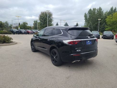 Used 2023 Buick Enclave Essence image 8