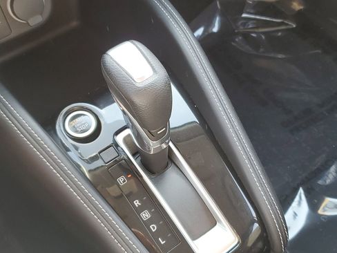 Used 2018 Nissan Kicks SV FWD image 31