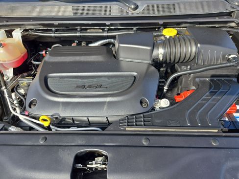 Used 2023 Chrysler Pacifica Touring-L FWD image 33