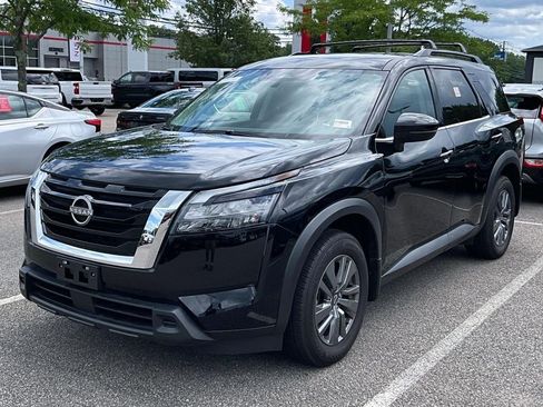 Used 2024 Nissan Pathfinder SV w/ Cargo Package AWD/4WD image 3