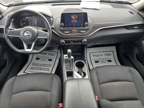 Used 2024 Nissan Altima 2.5 SV image 14