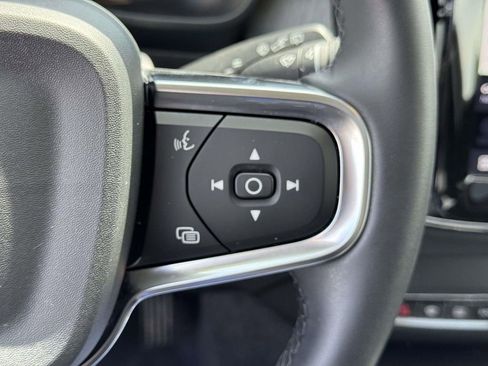 Certified 2025 Volvo XC40 B5 Plus AWD/4WD image 23