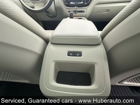 Used 2022 Volvo XC60 B5 Momentum w/ Climate Package AWD/4WD image 18
