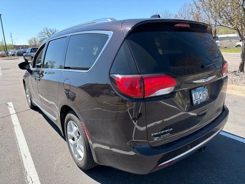 Used 2017 Chrysler Pacifica Touring-L Plus w/ Advanced Safetytec Group FWD image 7