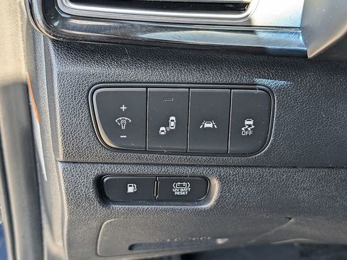 Used 2017 Kia Niro Touring w/ Advanced Technology Package FWD image 28