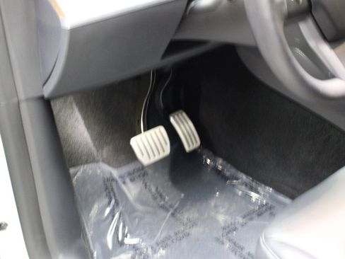 Used 2023 Tesla Model Y Performance image 32