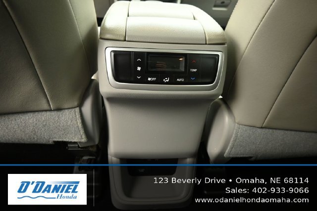 Used 2019 Toyota Highlander XLE w/ Protection Package #3 AWD/4WD image 38