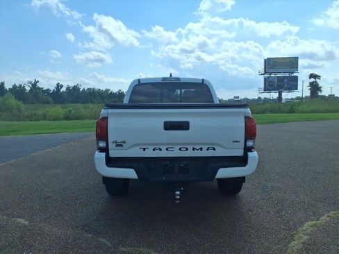 Used 2023 Toyota Tacoma SR AWD/4WD image 4