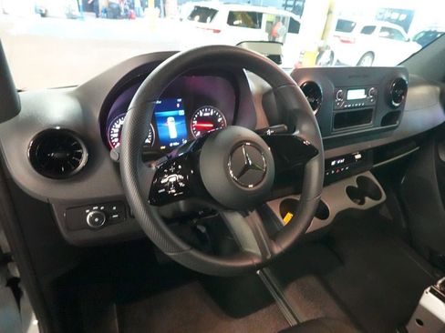 Used 2025 Mercedes-Benz Sprinter 2500 image 18