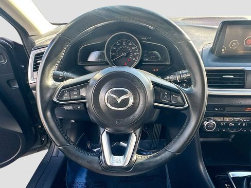 Used 2018 MAZDA MAZDA3 Touring FWD image 11