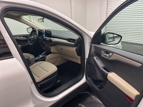 Used 2020 Ford Escape SE Sport image 8