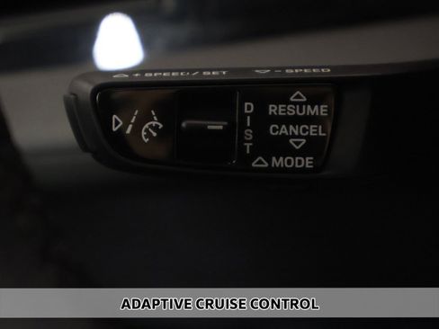 Used 2023 Porsche Taycan image 5