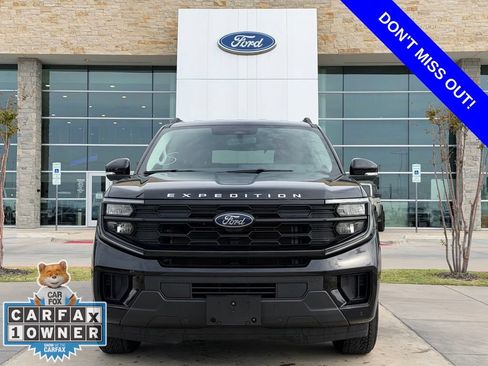 Used 2026 Ford Expedition Active RWD image 2