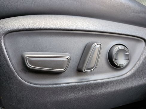 Used 2019 Toyota RAV4 Limited w/ Cold Weather Package FWD image 28