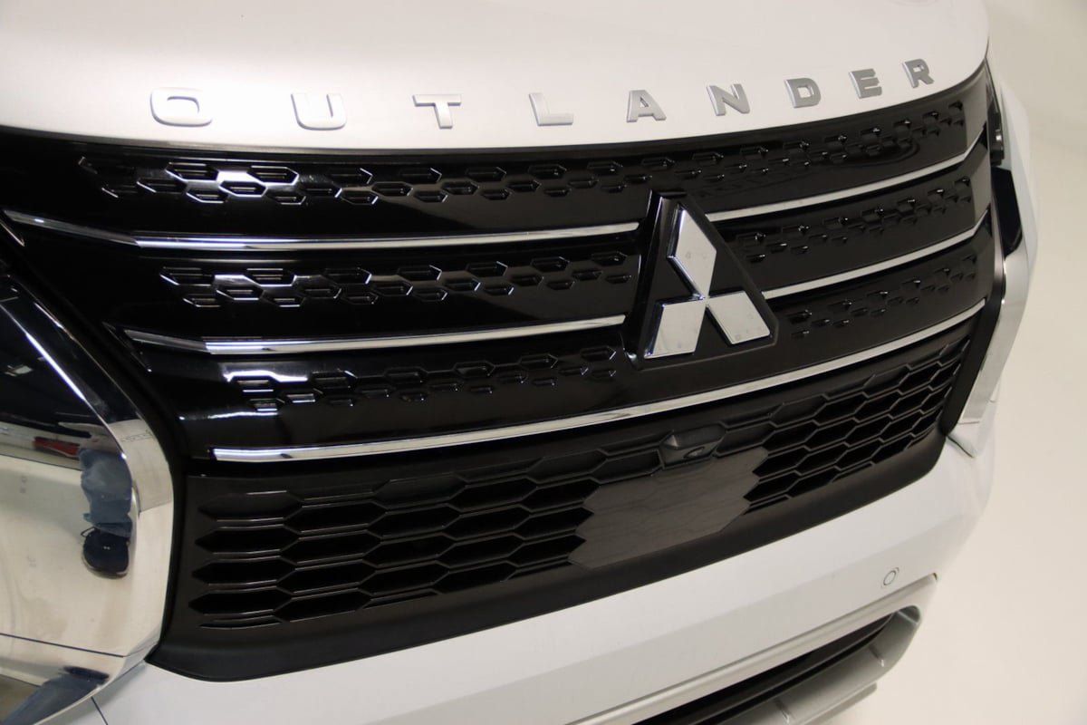 Used 2024 Mitsubishi Outlander 4WD Plug-In Hybrid image 28