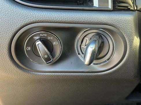 Used 2026 Porsche Macan image 32