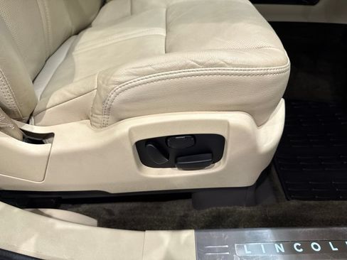 Used 2018 Lincoln MKT AWD w/ Technology Package image 14