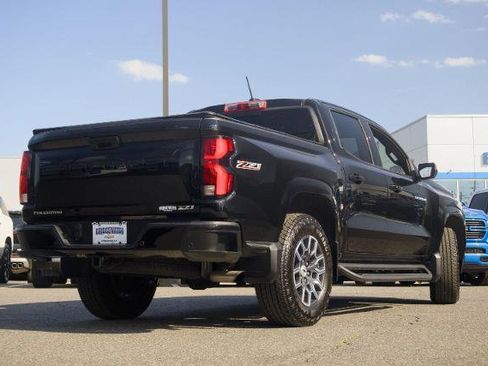 Used 2025 Chevrolet Colorado Z71 w/ Technology Package AWD/4WD image 11