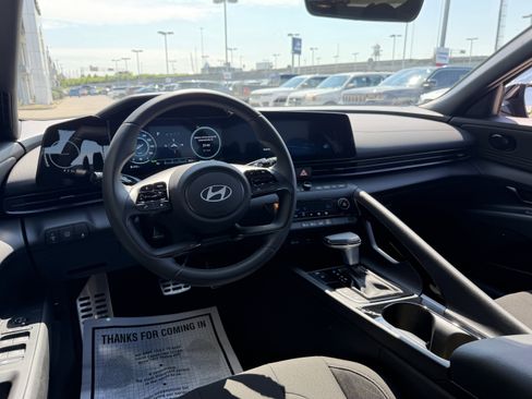 Certified 2025 Hyundai Elantra SEL FWD image 22