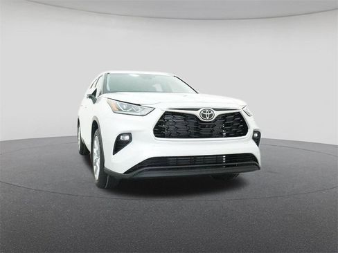 New 2026 Toyota Highlander Limited image 30
