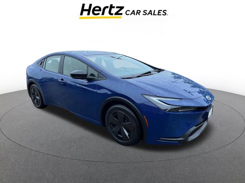 Used 2025 Toyota Prius LE image 1