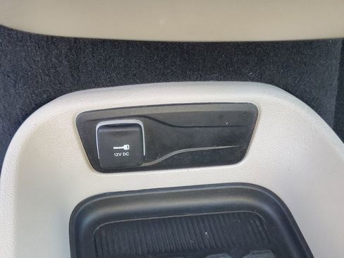 Used 2023 Chrysler Pacifica Touring-L FWD image 24