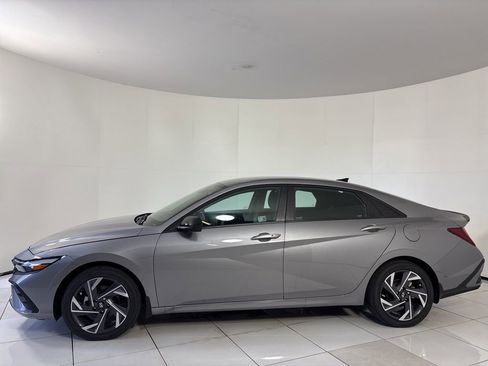 New 2025 Hyundai Elantra SEL image 2