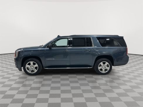 Used 2020 GMC Yukon XL SLT image 2