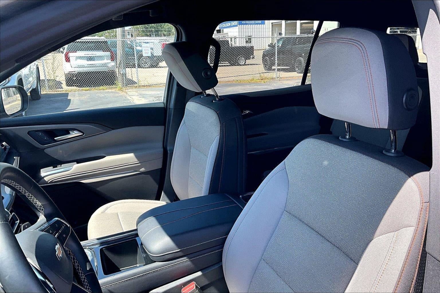 Used 2026 Chevrolet Traverse LT w/ Driver Confidence Package AWD/4WD image 23