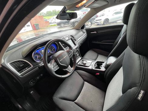 Used 2019 Chrysler 300 Touring w/ Sport Appearance Package image 12