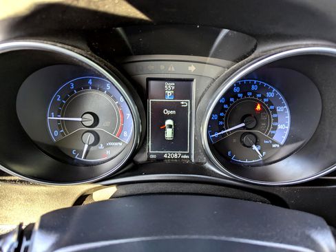 Used 2018 Toyota Corolla iM image 17