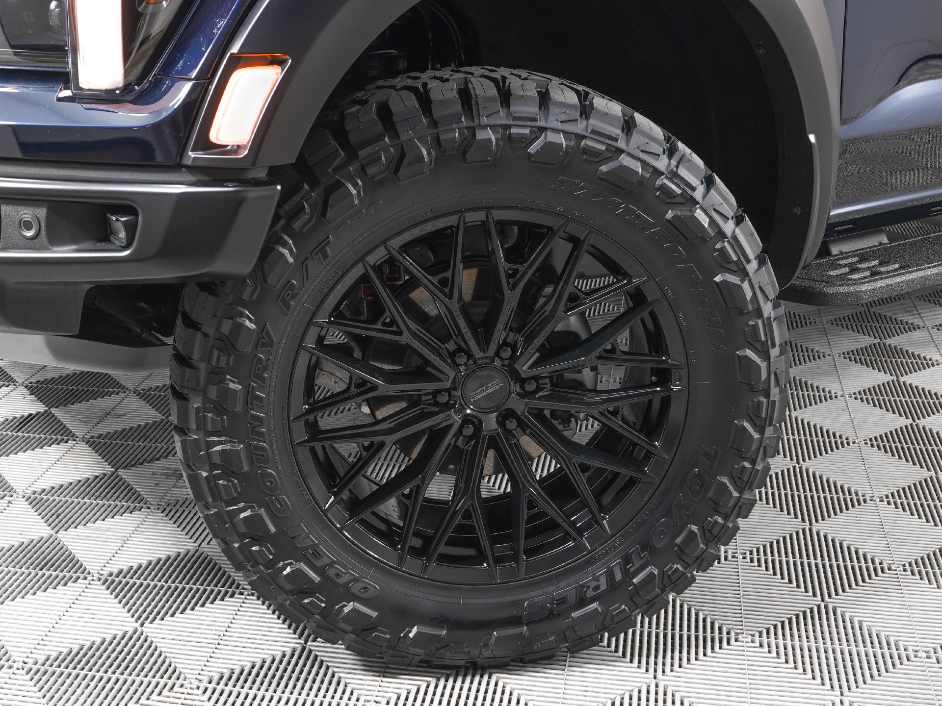 Used 2026 Ford F150 Raptor w/ Equipment Group 803A Raptor R AWD/4WD image 33