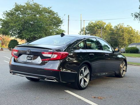 Used 2018 Honda Accord Touring image 6